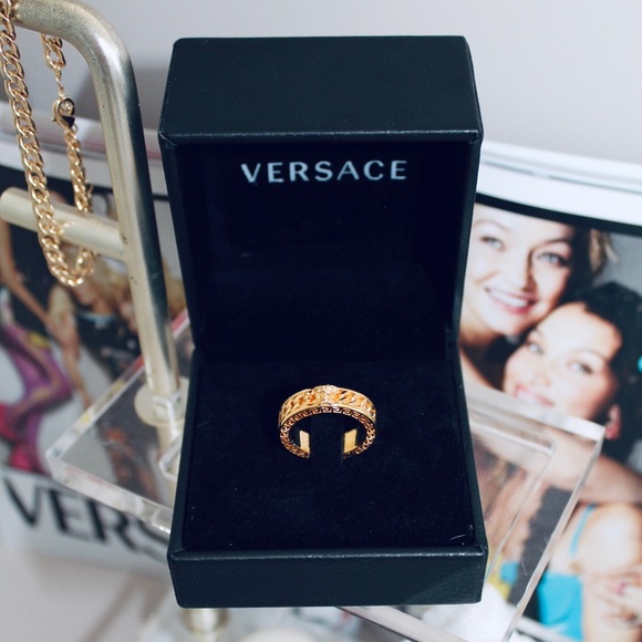 VERSACE Gold Chain Band Ring - Picture 4 of 8